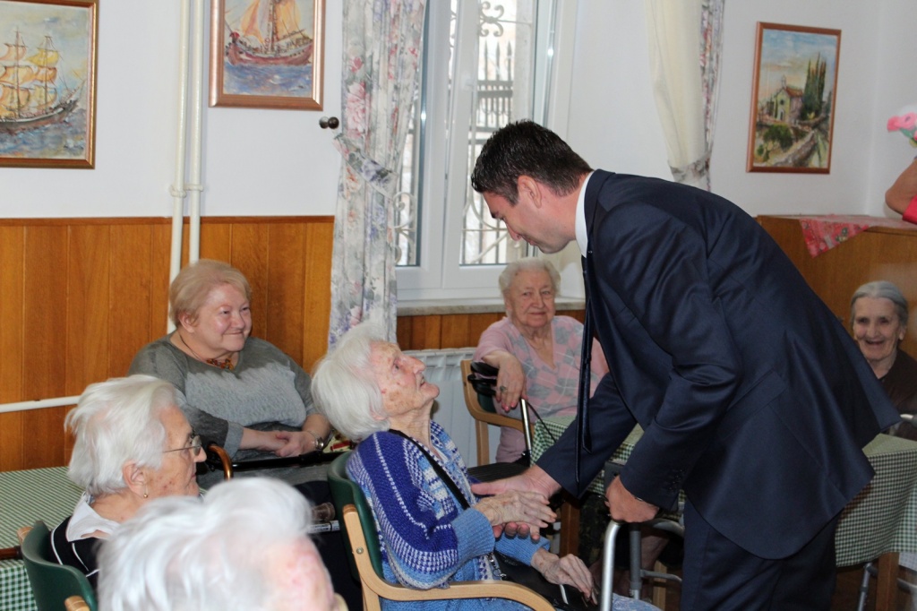 Gradonačelnik Franković, zamjenica Tepšić i savjetnica Muratti u posjeti domova za starije i nemoćne